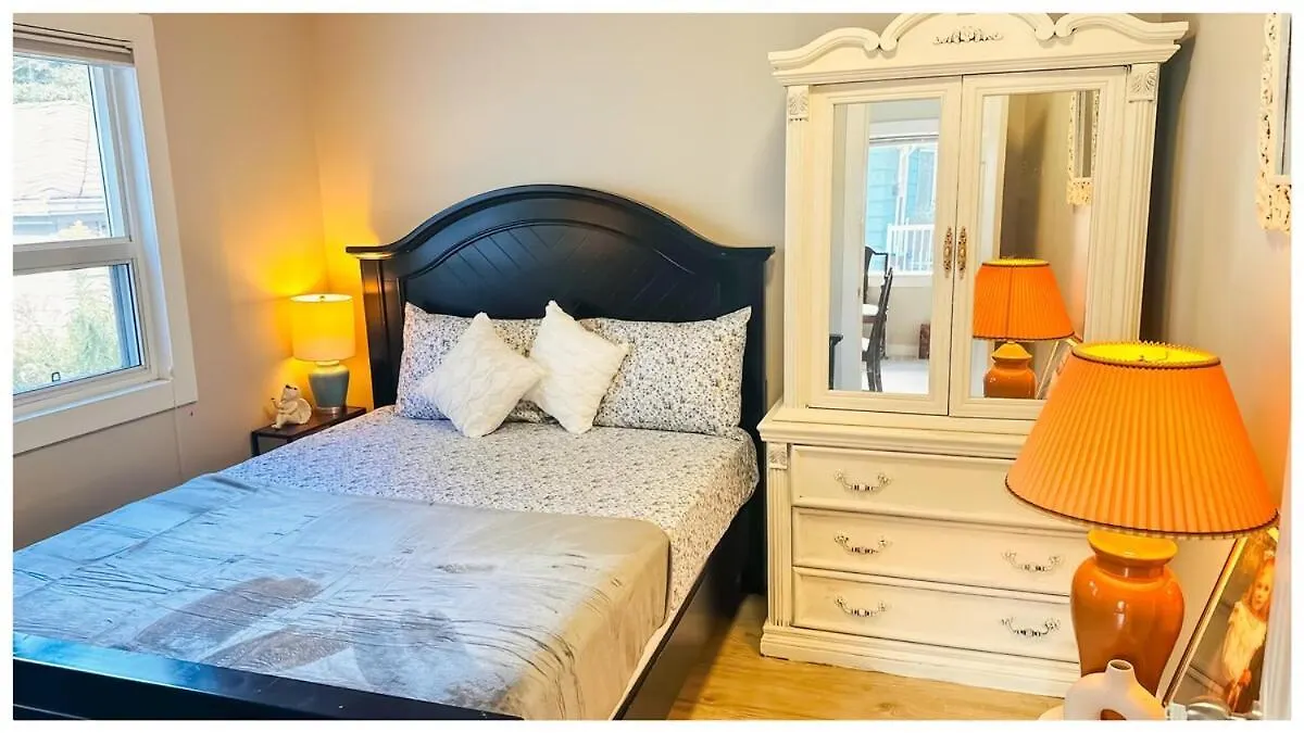 Cozy Private 1Bhk Apt On Main Floor トロント 0*,  カナダ